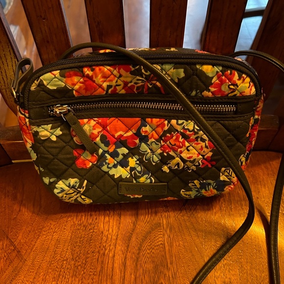 Vera Bradley Crossbody Bag in Pretty Posies - Picture 1 of 11